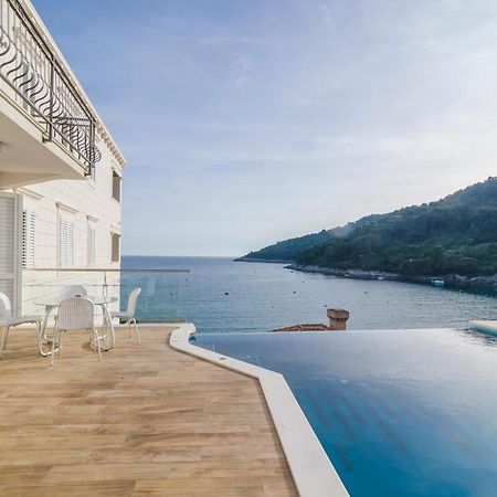 Pine Tree Boutique Apartments Saplunara Kültér fotó
