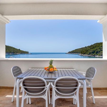 Pine Tree Boutique Apartments Saplunara Kültér fotó