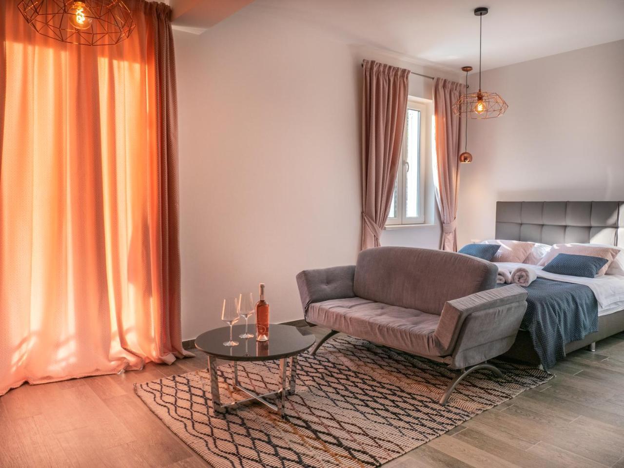 Pine Tree Boutique Apartments Saplunara Kültér fotó