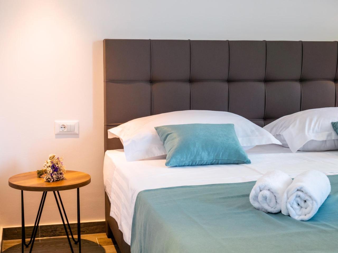 Pine Tree Boutique Apartments Saplunara Kültér fotó