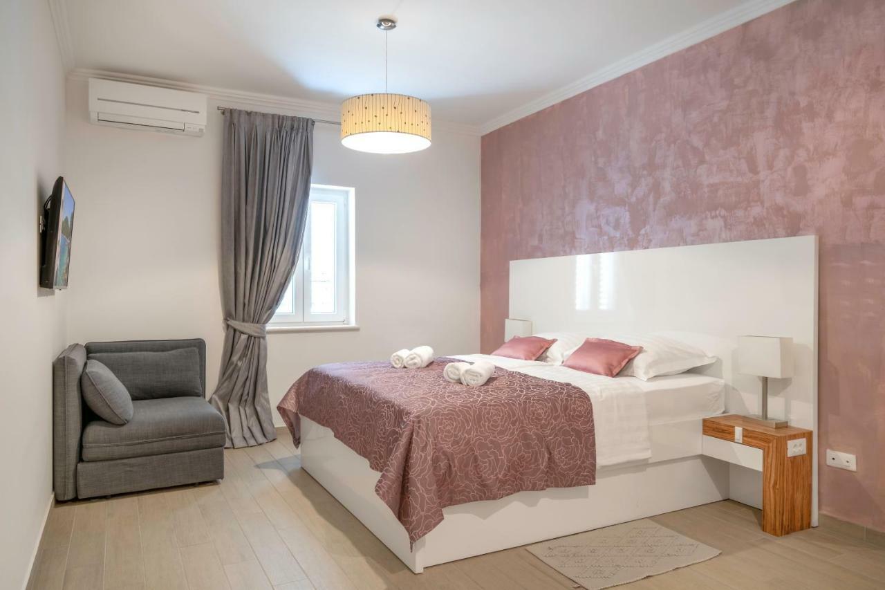 Pine Tree Boutique Apartments Saplunara Kültér fotó