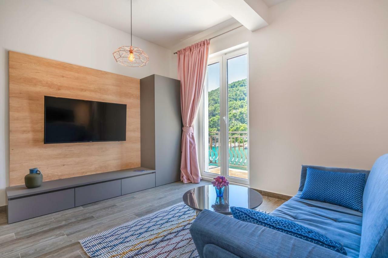 Pine Tree Boutique Apartments Saplunara Kültér fotó