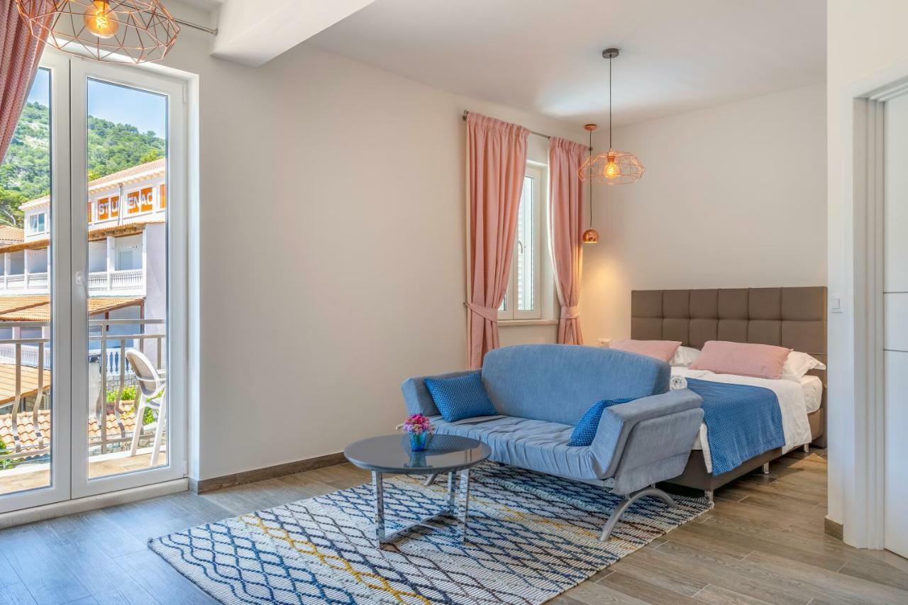 Pine Tree Boutique Apartments Saplunara Kültér fotó